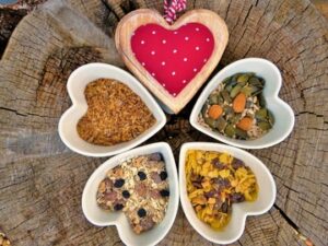 Dishes shaped like hearts arranged in a circle
